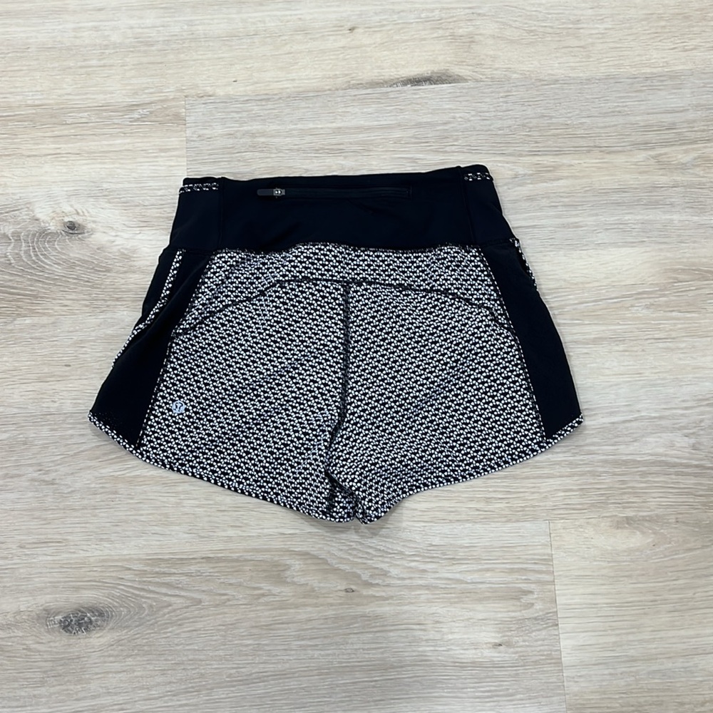 Lululemon Real Quick Short *Perforated 3.5" - Picture 2 of 11